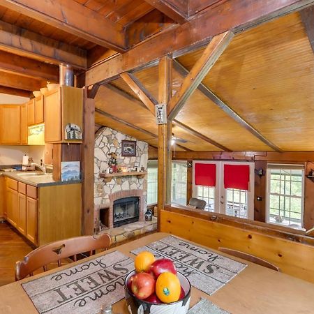 Mountaintop Ellijay Cabin With Private Hot Tub Exterior foto
