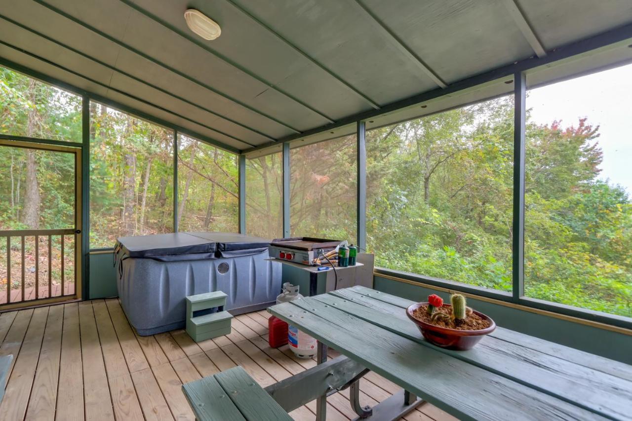 Mountaintop Ellijay Cabin With Private Hot Tub Exterior foto